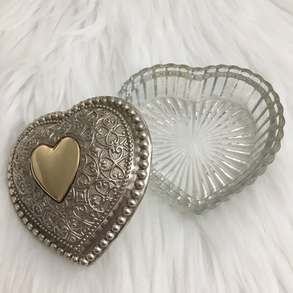 GIFTED
Crystal & Silver Heart Box - Picture 4 of 10
